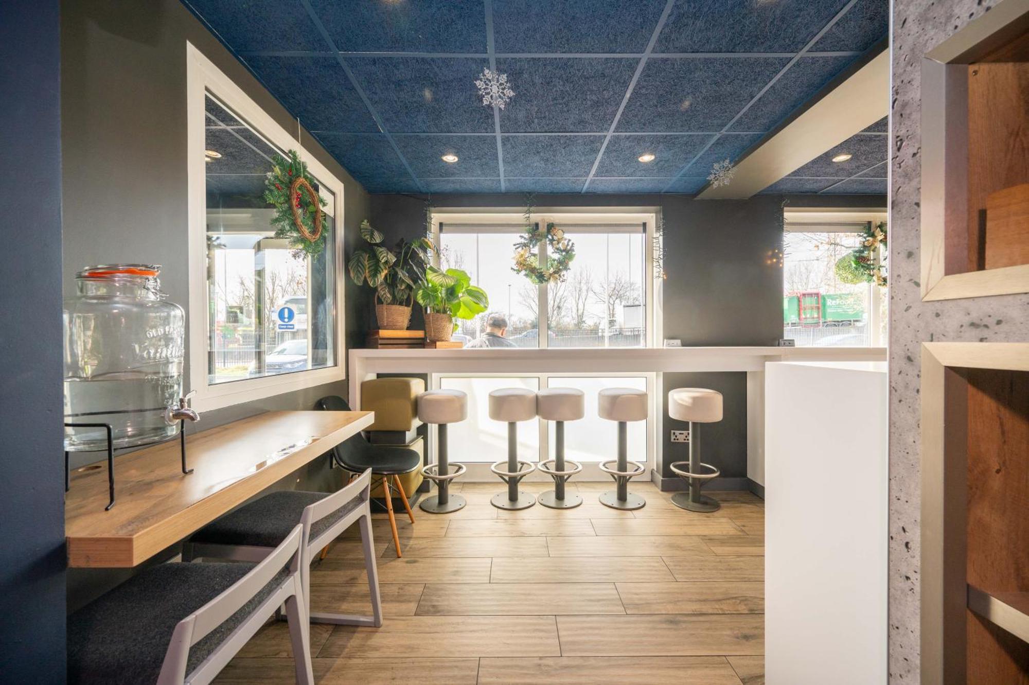 伦敦巴尔金宜必思快捷酒店 外观 照片
