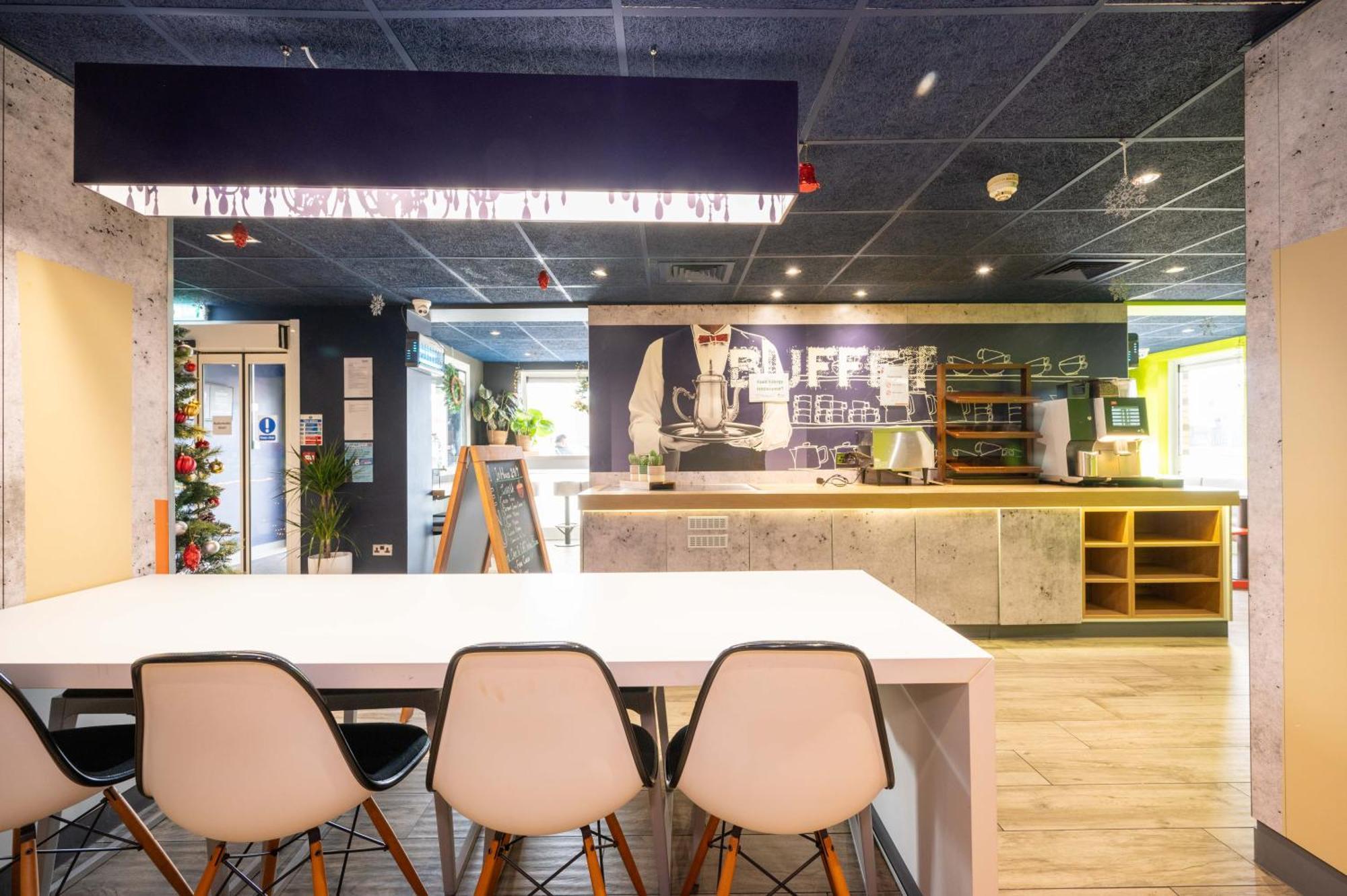 伦敦巴尔金宜必思快捷酒店 外观 照片