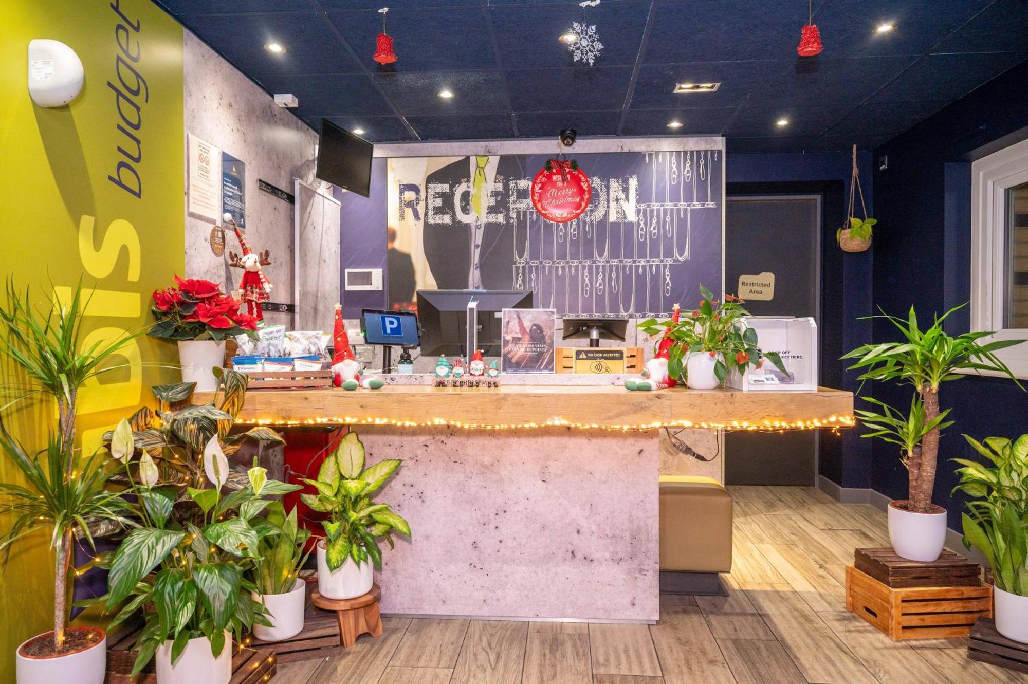 伦敦巴尔金宜必思快捷酒店 外观 照片