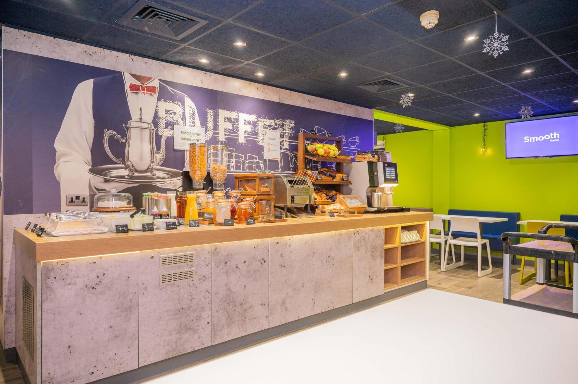 伦敦巴尔金宜必思快捷酒店 外观 照片