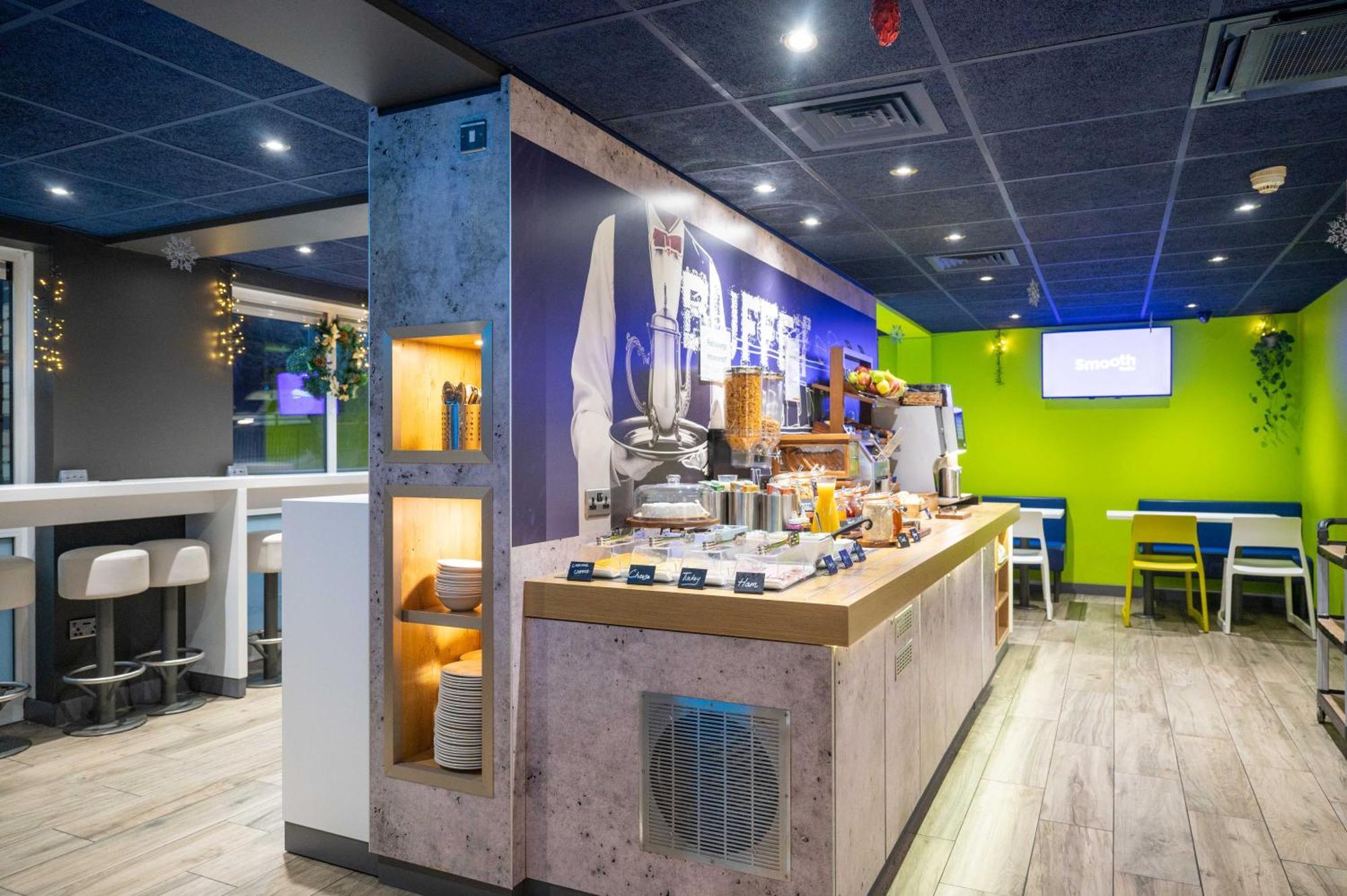 伦敦巴尔金宜必思快捷酒店 外观 照片