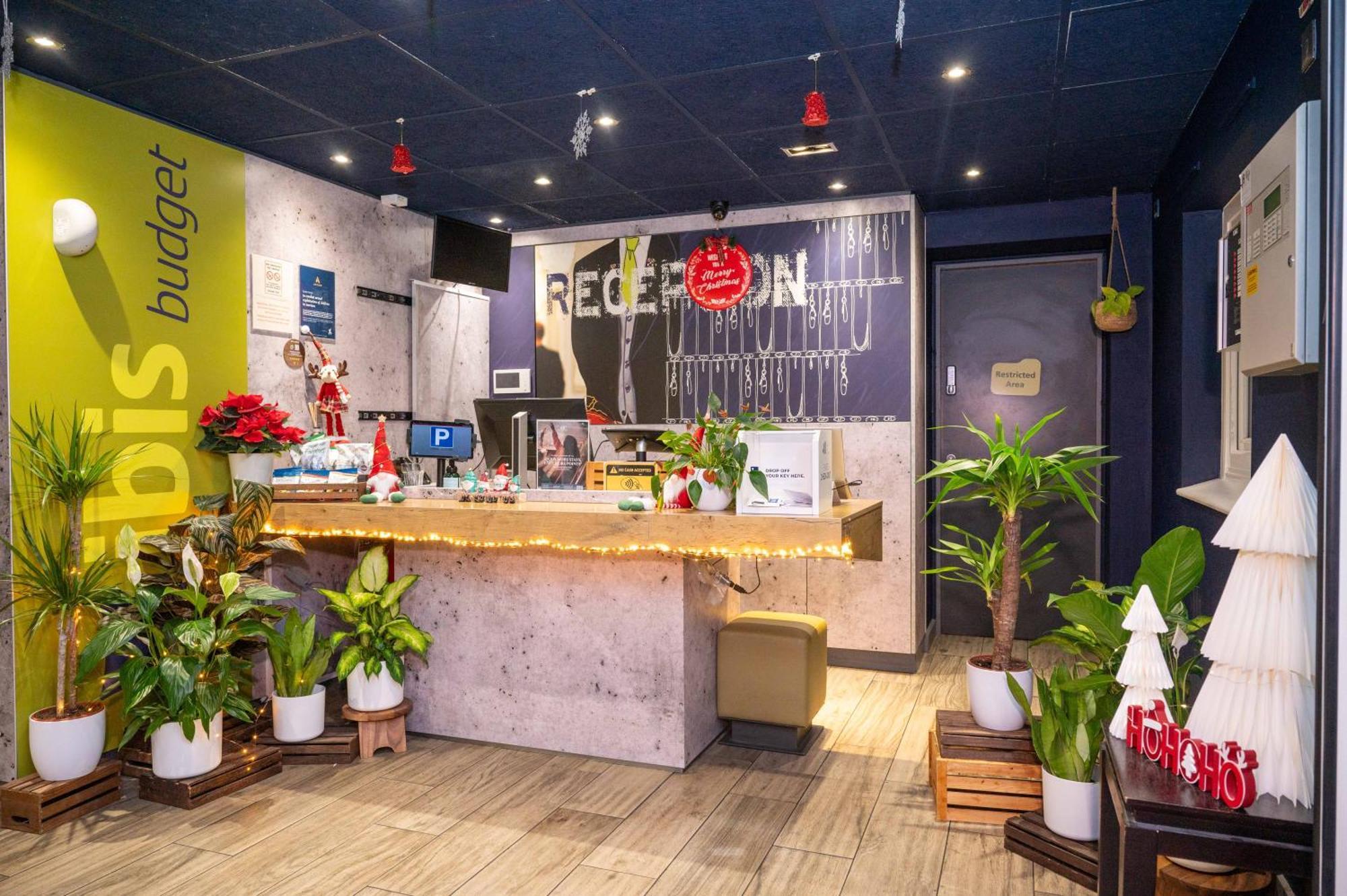 伦敦巴尔金宜必思快捷酒店 外观 照片